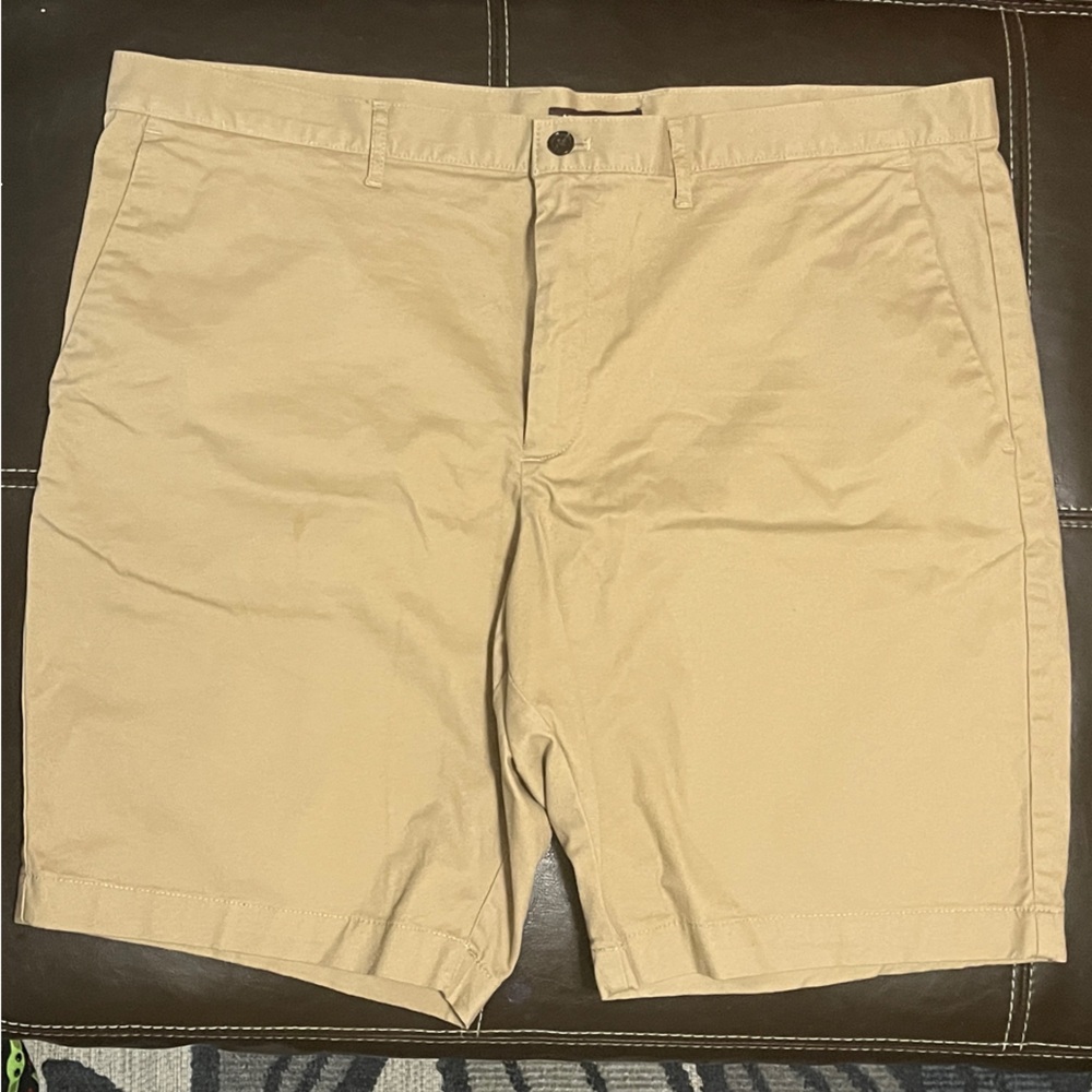 Michael Kors Men's Beige Flat Front Shorts